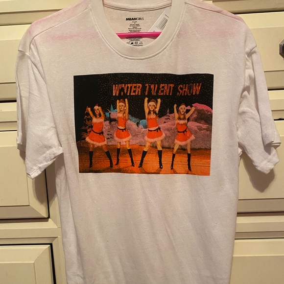 NWT Mean Girls Christmas T-shirt - Picture 1 of 4